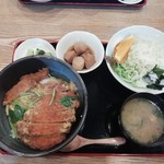 八九 - 豚ロースカツ丼（８５０円）