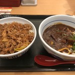 Nakau - 和風牛丼（大盛）530円   プルミアムカレーうどん 590円