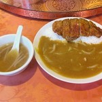 中華菜館 同發 - パイコーカレー990円、メニューに載っていない