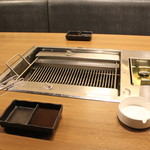 焼肉ダイニング 肉の方程式 - テーブルセット