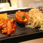 焼肉ダイニング 肉の方程式 - キムチ