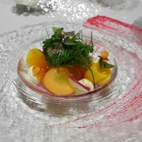 SINC BISTRO - スコットランド産自家製スモークサーモン
                    ビーツのピュレとクリームチーズを添えて