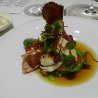 SINC BISTRO - カナダ産オマール海老のグリエと新玉葱のロティ
                      海老のコンソメスープ仕立て