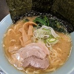 横浜家系ラーメン極家 - 醤油ラーメン