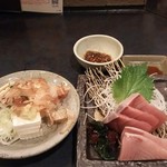 養老乃瀧 - 冷奴、鰤刺し