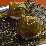 Bimi Yakiniku Hiroichi - 胡麻の葉おにぎり（2個入）　300円★香り豊かな上品な味わいで女性から大人気の一品です。