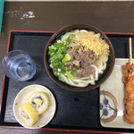 うどん屋 まつはま - 肉うどん小・サラダ巻・たこ天串