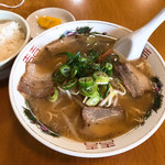 王府 - ラーメンとライス