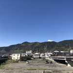 おふくろ亭 - 由比川橋から浜石岳