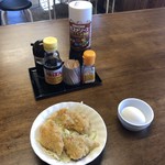 おふくろ亭 - 白ホル定食 ニンニク 大飯 500円
      チキンカツ 100円