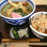 Akiduki - 天ぷらうどんとかやくご飯