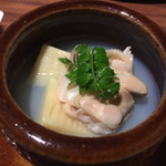 徳うち山 - ・小鍋：ハマグリ、タケノコ、新玉葱 熱々の土鍋の中に、蛤とお野菜。蛤の出汁が効いていていました。 こちらも優しい味わい。新玉葱はとろとろ。こちらも春を感じます。