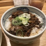 肉饂飩とみ坂 - 牛すじ丼