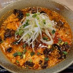 Yoichi Tsukemen Kenkyuujo - 牛のダシが効いていて、辛いスープを溶き卵がマイルドに仕上げています！旨い～
