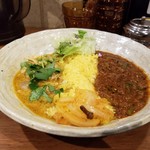 SPICY CURRY 魯珈 - 選べる２種カレー ゲーンキョウワーン・ホイシェル～青森県陸奥湾産ベビーホタテのタイカレー～