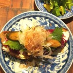 ブリコラージュ ブレッド アンド カンパニー ダイニング・カフェ - お魚のブリコラージュブレッドタルティーヌ、西京味噌漬け天然真鯛、自家製柴漬け、新玉ねぎ・クラシック節がトッピングされています。西京味噌の甘みとねっとり漬け真鯛、柴漬けさっぱり。美味☆ 20190410