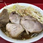 ラーメン二郎 - 小豚入り(豚5枚) 「ニンニクアブラ」(850円)