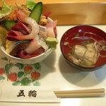 Gorin Zushi - 海鮮丼（並盛り）￥600
