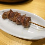 焼鳥とワイン カッシーワ - おまかせ５串盛り合わせ　￥880　砂ずり