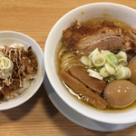 人類みな麺類 - macro 煮玉子W (*´ω`*) メンマ チャーシュー 厚厚
      豚丼