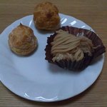 アンファン - カスタード（上）アーモンドプラリネ（左）プチモンブラン（右）