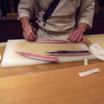 味遊 - 秋刀魚の下拵えの様子