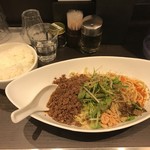 四川担担麺 阿吽 キッテグランシェ店 - 