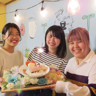 誕生日やサプライズに メッセージケーキ付 サプライズコース全6品2 860円 1 100円で飲み放題ok Diycafe 難波アメ村店 大阪 難波 カフェ 食べログ