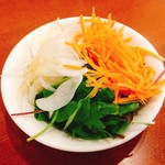 春日水神市場 - 魚と野菜のほっこりプレート/サラダ（1050円）