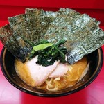 家系総本山 ラーメン 吉村家 - ラーメン700円麺硬め。海苔増し50円。