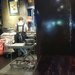 富覇王猪脚 - 厨房も見えます。