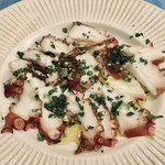 ITTICA MANTOVAN S.N.C. - 塩茹でした蛸のマリネ、ニンニクとイタリアンパセリ