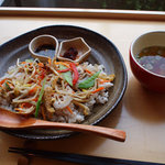 カフェ アンナプールナ - ３分搗きの麦ご飯に、季節の色とりどりのお野菜のビビンバ！