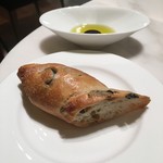 ブルガリ イル・カフェ - オリーブのパン
