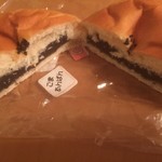 ベーカリーホーム - ごまあんぱん カット