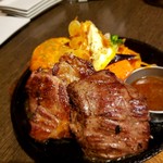 STEAK&HAMBURG ひげ - ひげ500プレート