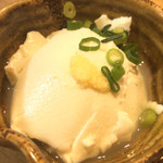 釣船茶屋ざうお - お通しの豆腐