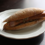 パンとお話 アップルの発音 - 黒豚ソーセージと野菜２６０円