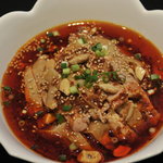 四川DINING 望蜀瀘 - 茹で鶏肉辛ソースかけ　口の中でしびれる美味です。