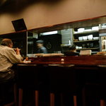 錦家 - シックな店内。