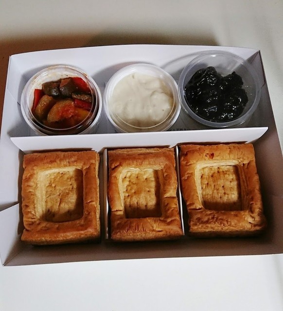 六花亭 昭和タウン店 - 五稜郭（和菓子）の写真