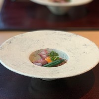 KIZAHASHI - 先付（蛍烏賊・ホワイトアスパラガスゼリー寄せ・白木耳・三度豆・春キャベツのすり流し・黄味酢・青芽）