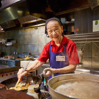 Mo Ashibi - 看板娘“おかん”が作る沖縄家庭料理を満喫！