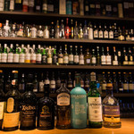 Whisky BAR Islay Ginza - 店名の象徴となるアイラ島のスコッチウイスキーは全蒸留所の銘柄を取り揃えています。
