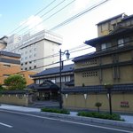 割烹旅館 若松 - 入り口は風情を残してあります