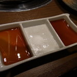 焼肉×食べ放題 南大沢 にひゃくてん - 【2011.11.　初訪】　タレは三種出ます