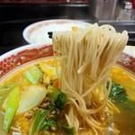 四川ラーメン - 麺のリフトアップ