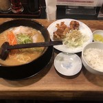 古潭 - 古潭ラーメン（醤油から味噌に変更）＋セット唐揚げ定食 1040円