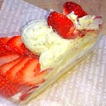 カフェコムサ - 宮城県産「もういっこ」いちごとずんだクリームのケーキ