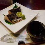 Sushidokoro Ajisai - 鰆刺。800円。冬～春がシーズン。焼霜造り（皮が香ばしくあぶってあります）にしてあります。